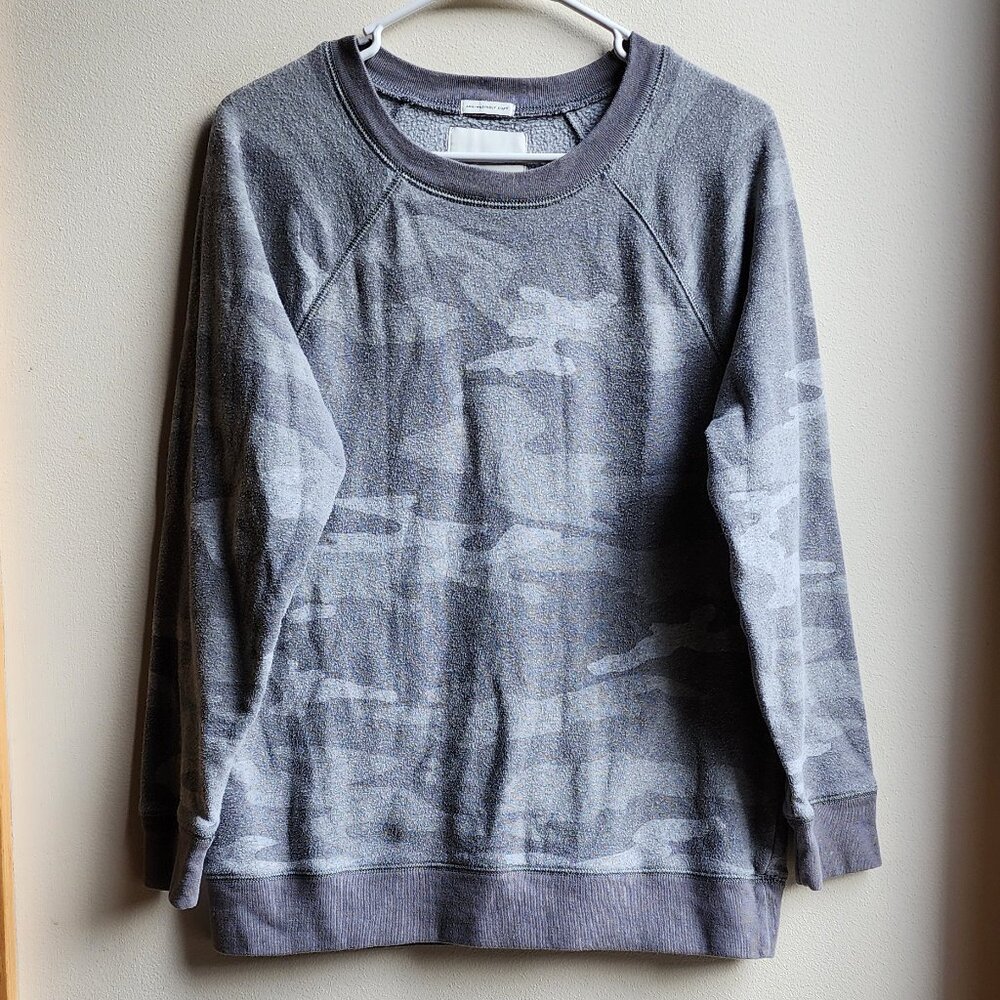 American Eagle Outfitters Gray Camo Crew Neck Jegging Fit Sweatshirt Size Small